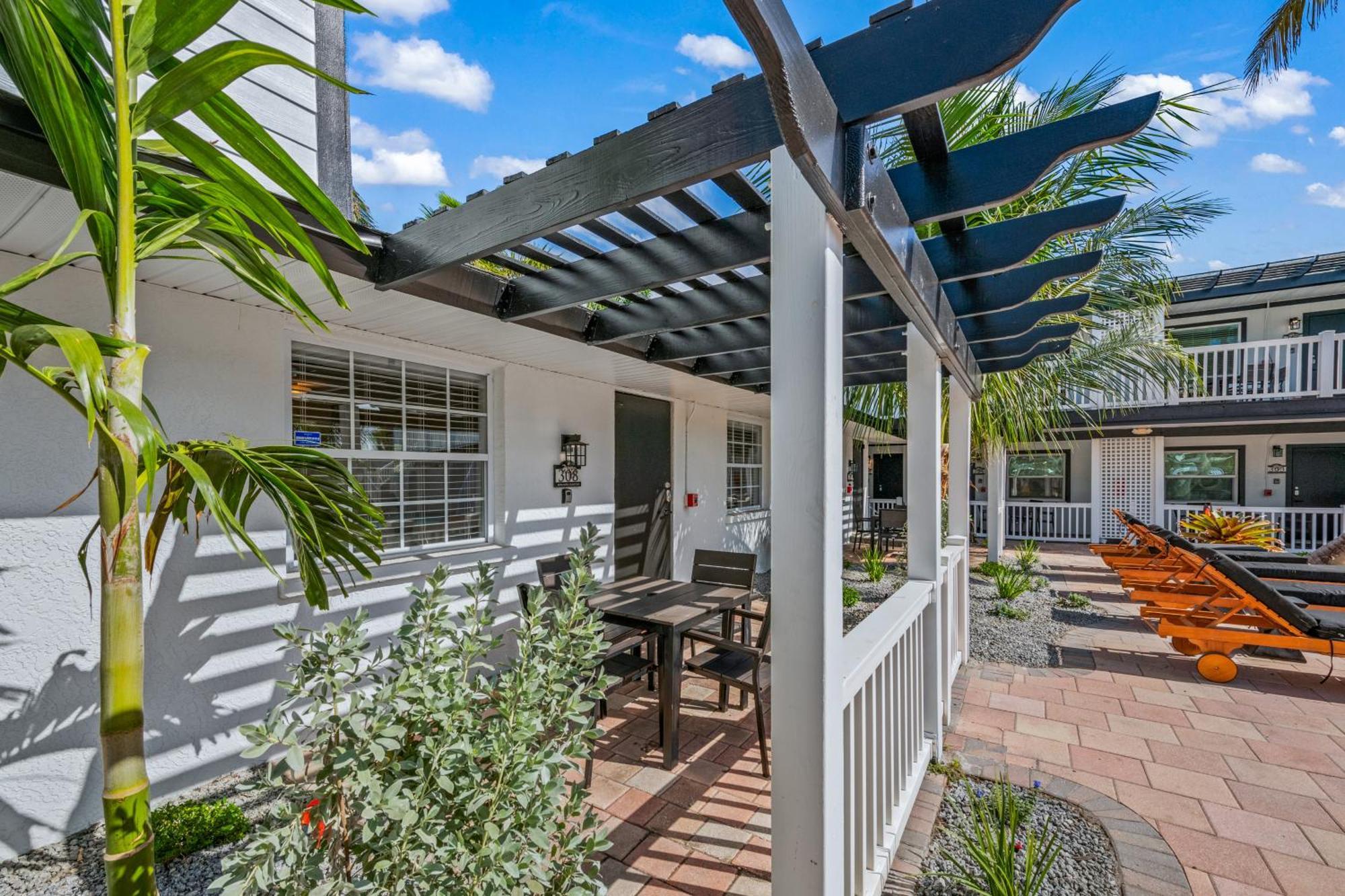 Tropic Isle At Anna Maria Island Inn Bradenton Beach Exterior foto